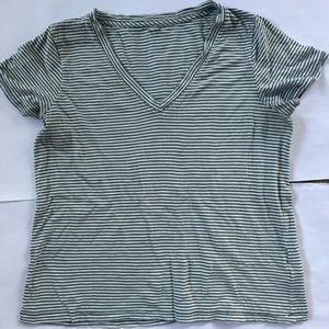 Madewell Tee…bundle my other items for a great deal!